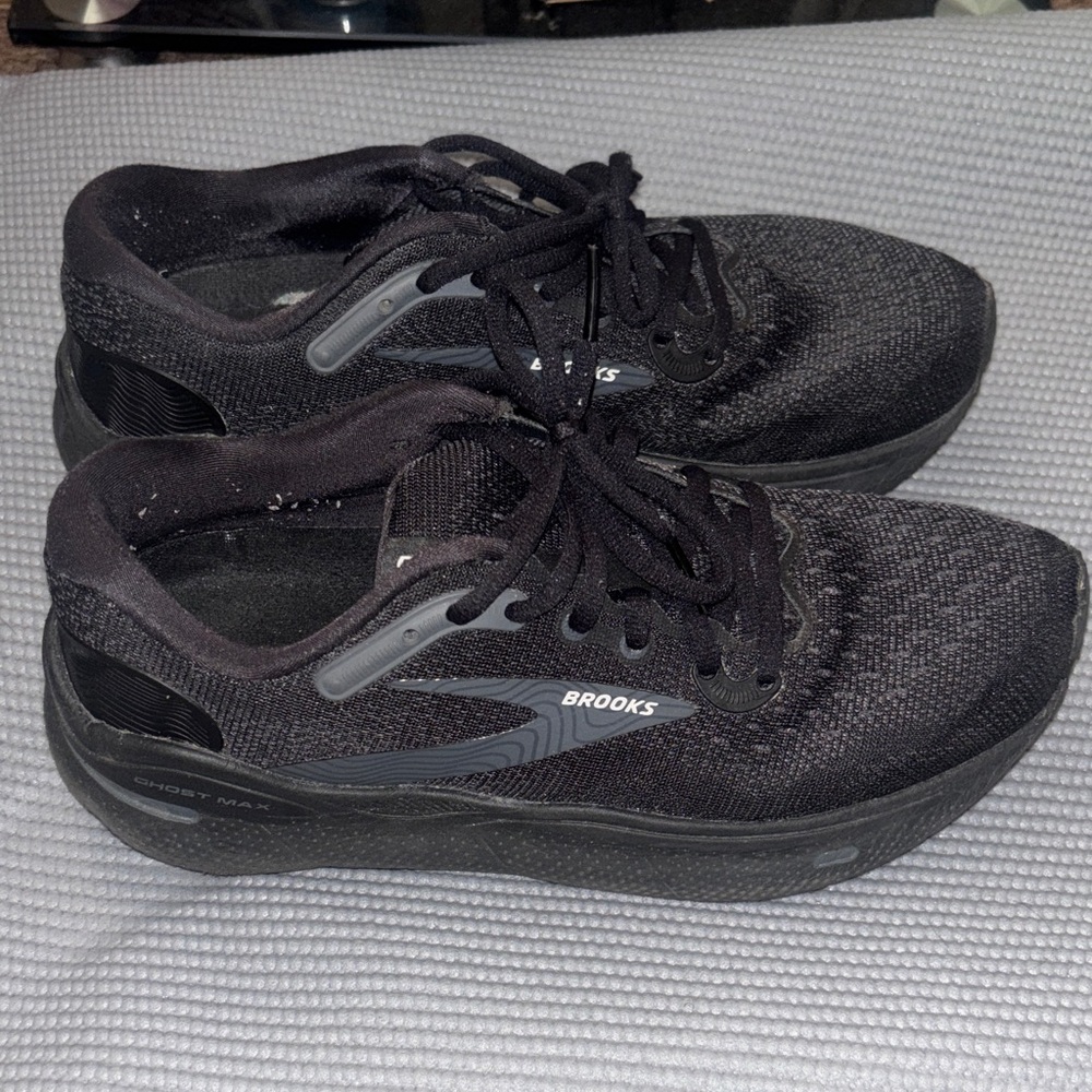 Brooks Ghost Max Athletic Sneakers
